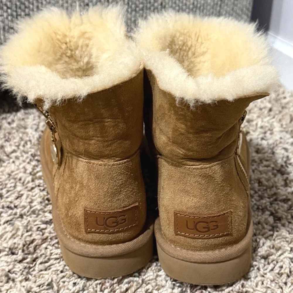 UGG Womens Chestnut Suede Classic Zip Short Boots Shearling Lined 1112480 Size 7